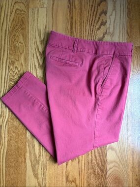 LOFT Women’s Coral Pink Chino Pants. Size:12P